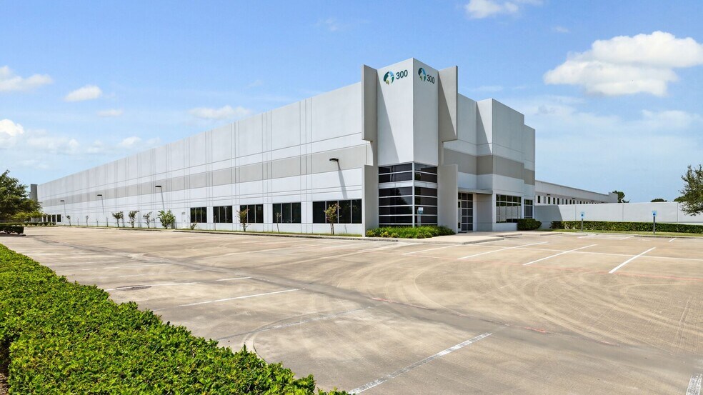 300 Airtex Dr, Houston, TX à louer - Photo de l’immeuble – Image 2 sur 16