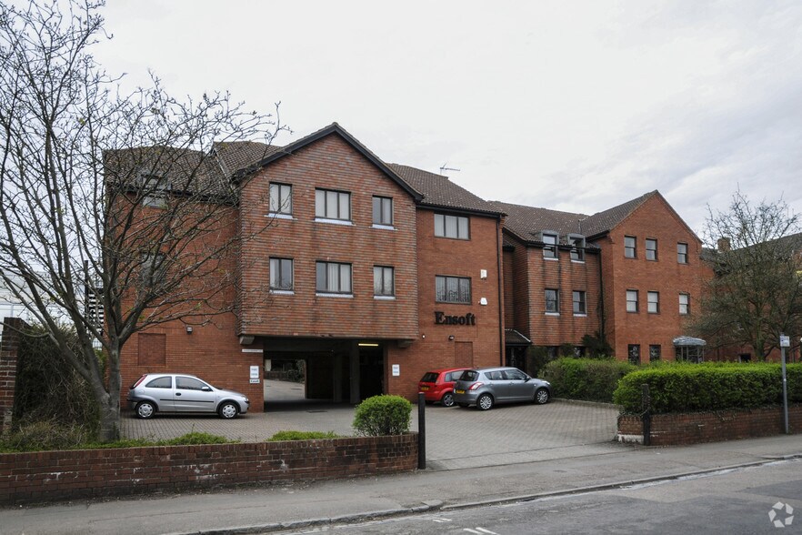 4-6 Arden Grv, Harpenden à louer - Photo principale – Image 1 sur 3