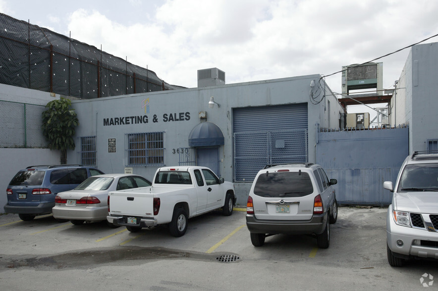 3630 NW 50th St, Miami, FL à louer - Photo de l’immeuble – Image 2 sur 2
