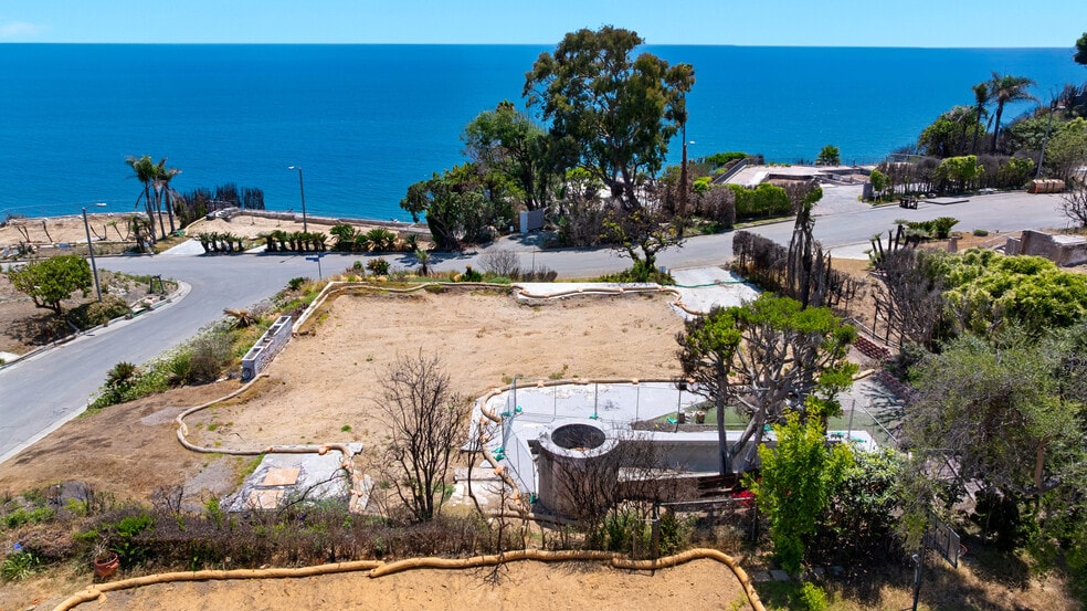 20521 Roca Chica Dr, Malibu, CA à vendre - Photo principale – Image 1 sur 14