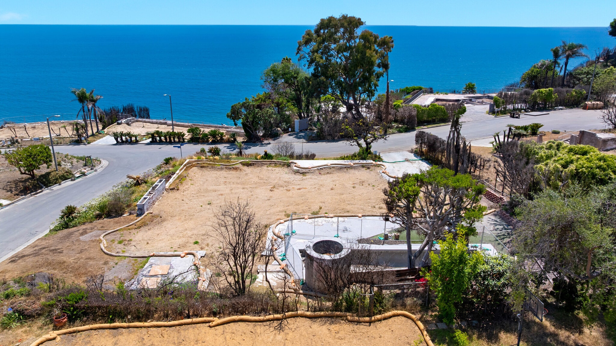 20521 Roca Chica Dr, Malibu, CA à vendre Photo principale– Image 1 sur 15