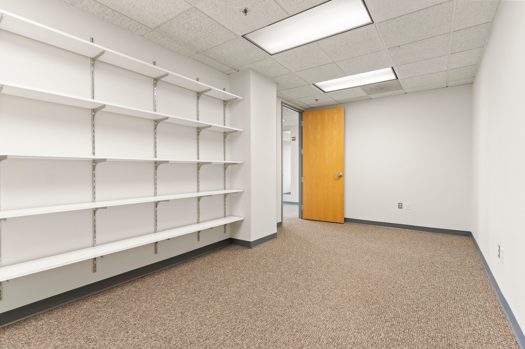 12355 Sunrise Valley Dr, Reston, VA à louer Photo intérieure– Image 1 sur 6