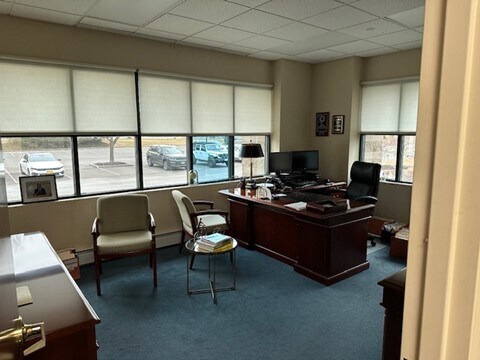 225 Old Country Rd, Melville, NY à louer - Photo intérieure – Image 3 sur 10