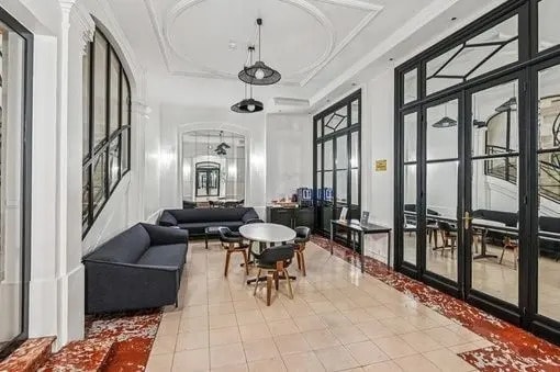 21 Rue La Boétie, Paris à louer - Photo de l’immeuble – Image 2 sur 17