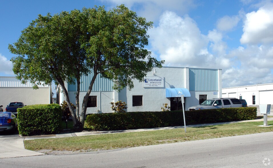 1368 N Killian Dr, Lake Park, FL à louer - Photo de l’immeuble – Image 3 sur 4