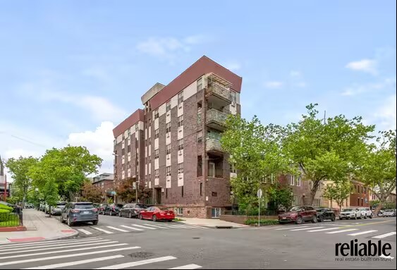 5024 10th Ave, Brooklyn, NY à vendre Photo de l’immeuble– Image 1 sur 5