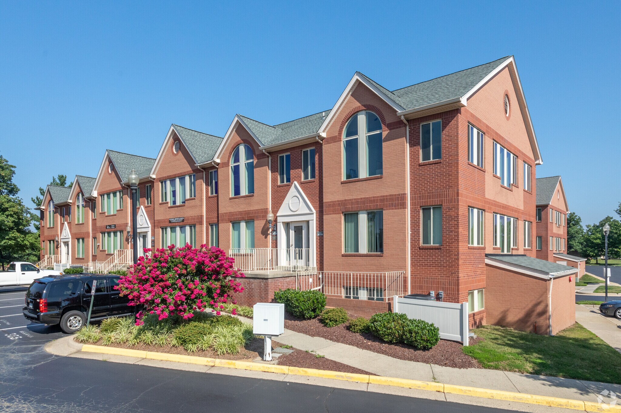 22648 Glenn Dr, Sterling, VA à vendre Photo principale– Image 1 sur 6