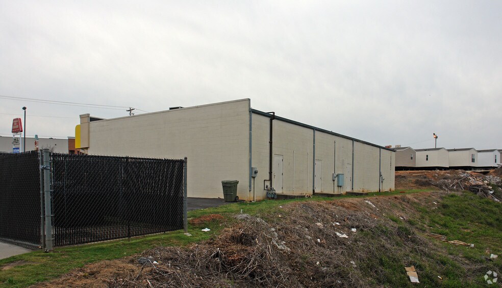 5208 Calhoun Memorial Hwy, Easley, SC à louer - Photo de l’immeuble – Image 3 sur 22
