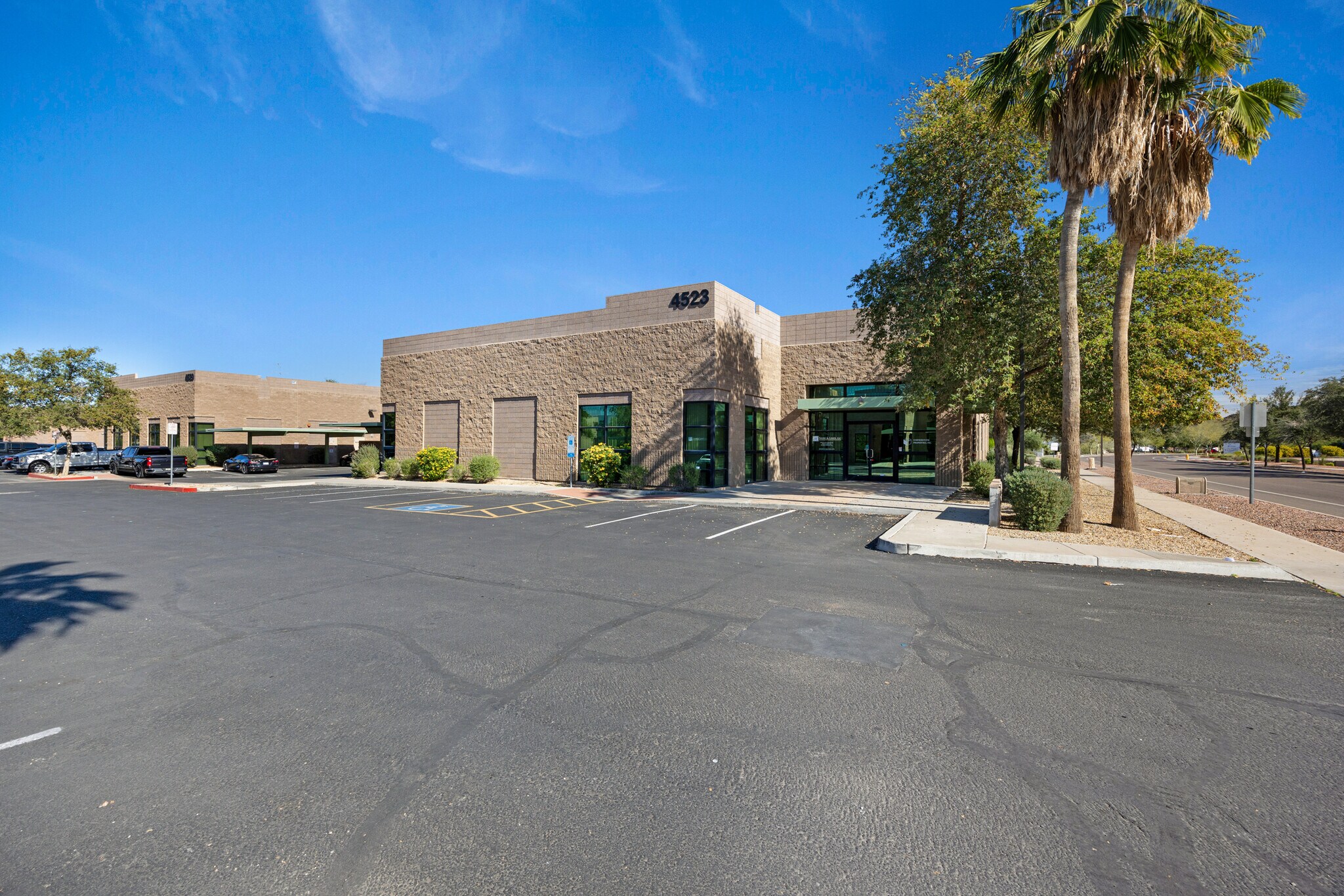 4523 E Broadway Rd, Phoenix, AZ à vendre Photo principale– Image 1 sur 10