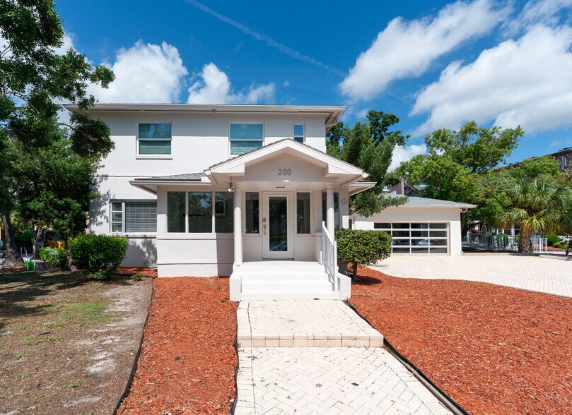 200 Mirror Lake Dr N, Saint Petersburg, FL à louer - Photo de l’immeuble – Image 1 sur 13