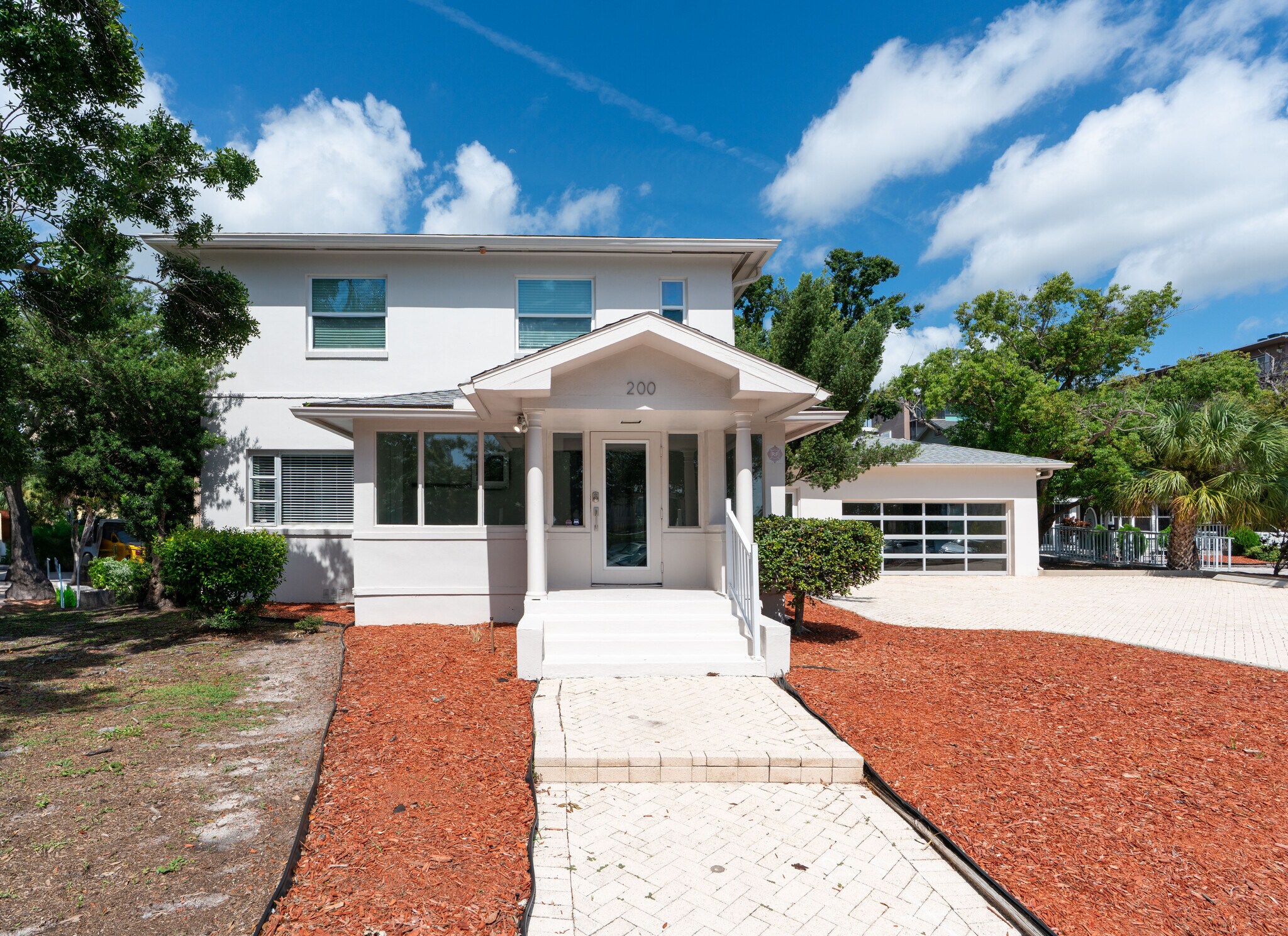 200 Mirror Lake Dr N, Saint Petersburg, FL à louer Photo de l’immeuble– Image 1 sur 14