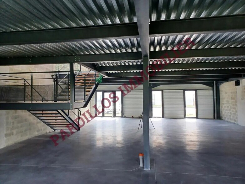 Bureau dans Ifs à vendre - Photo de l’immeuble – Image 2 sur 8