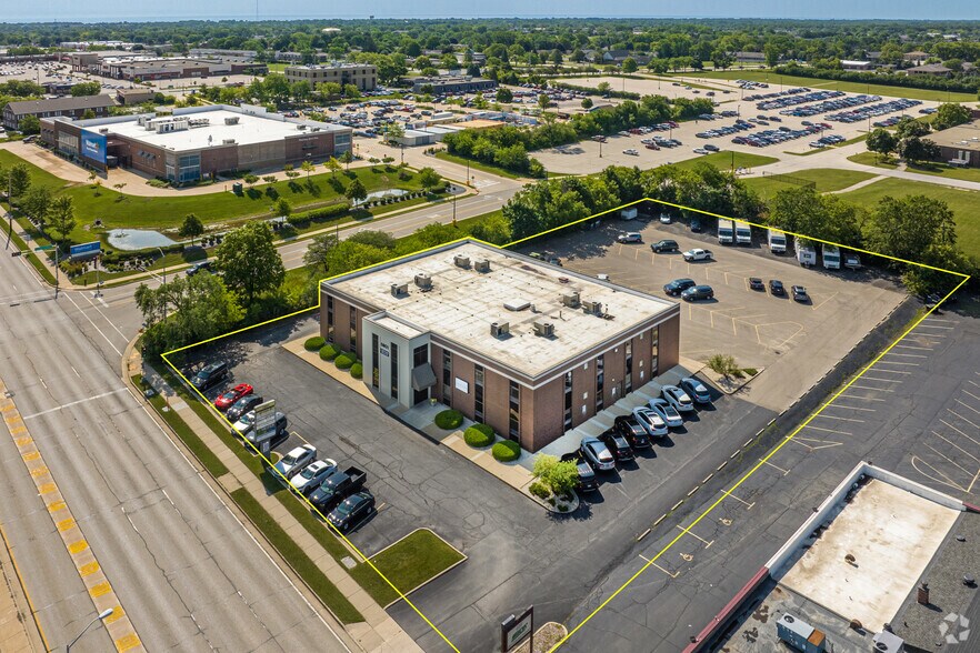 5801 Washington Ave, Racine, WI à louer - Photo de l’immeuble – Image 1 sur 27