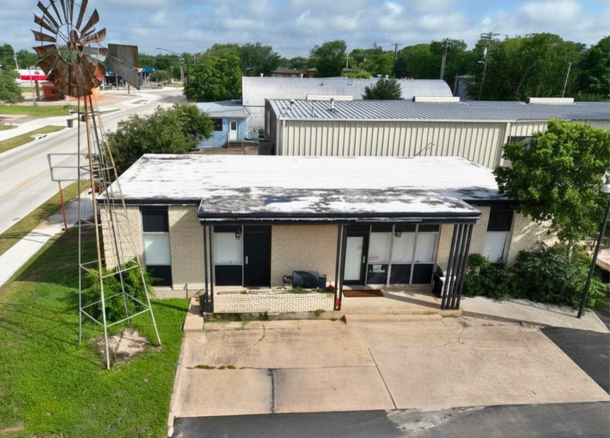 2117 S College Ave, Bryan, TX à louer Photo de l’immeuble– Image 1 sur 5