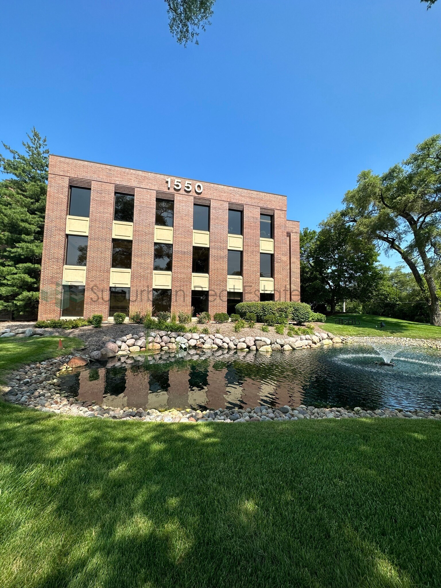 1550 Spring Rd, Oak Brook, IL à louer Photo de l’immeuble– Image 1 sur 10