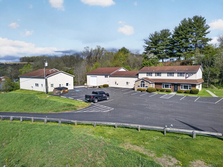 5585 MacArthur Rd, Whitehall, PA à vendre - Photo principale – Image 1 sur 31
