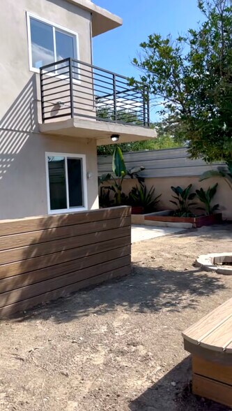 11121 Glenoaks Blvd, Pacoima, CA à vendre - Photo de l’immeuble – Image 2 sur 17