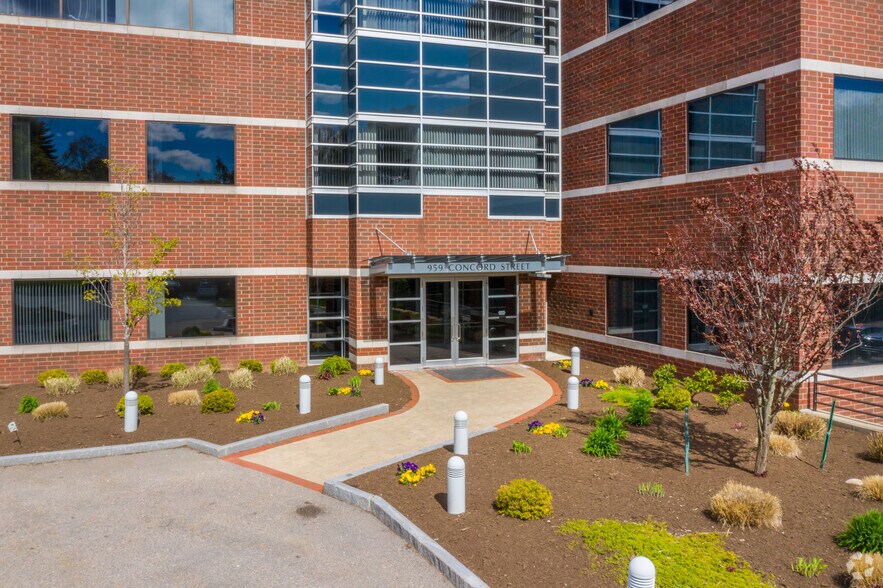959 Concord St, Framingham, MA à louer - Photo de l’immeuble – Image 3 sur 14