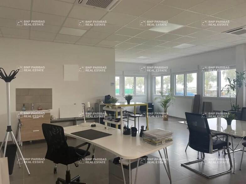 Bureau dans Saint-Denis-en-Val à louer - Photo de l’immeuble – Image 3 sur 6