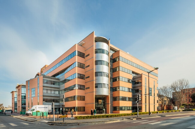 Plus de détails pour 4-10 Rue Truillot, Ivry-sur-Seine - Bureau à louer