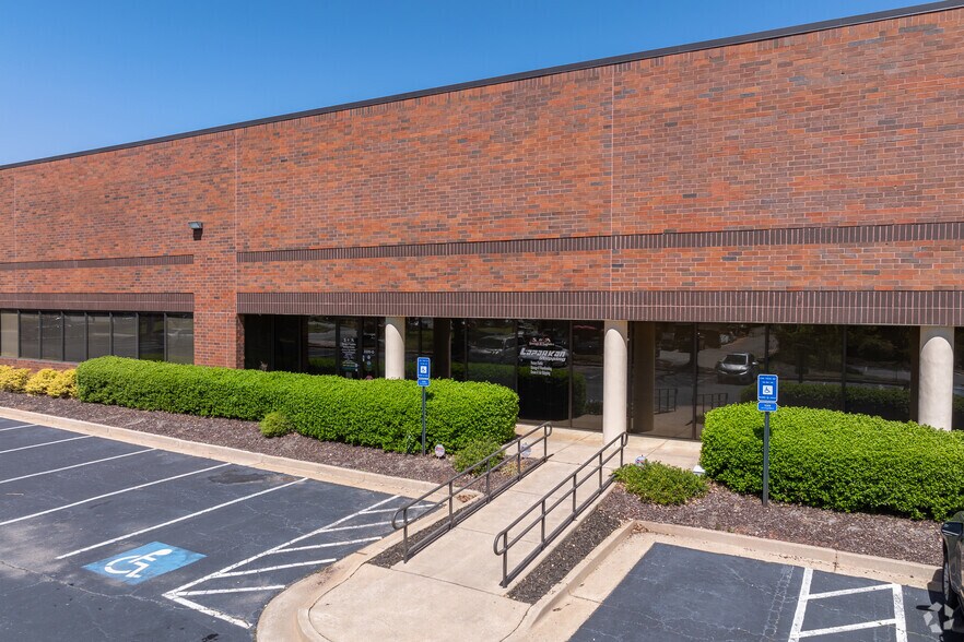 5370 Truman Dr, Decatur, GA à louer - Photo de l’immeuble – Image 2 sur 9