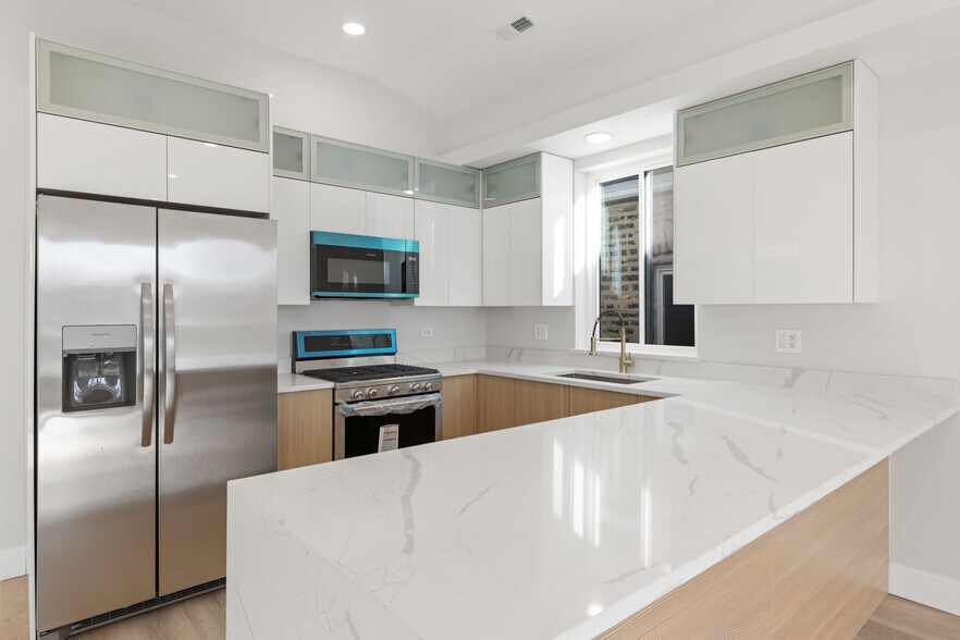 2949 W 25th Pl, Chicago, IL à vendre - Photo de l’immeuble – Image 2 sur 10