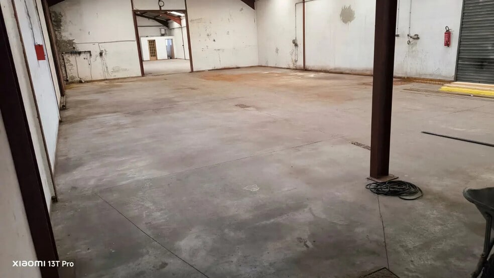 9 Zone Artisanale Des 4 Chemins, Méry-sur-Oise à vendre - Photo de l’immeuble – Image 2 sur 4