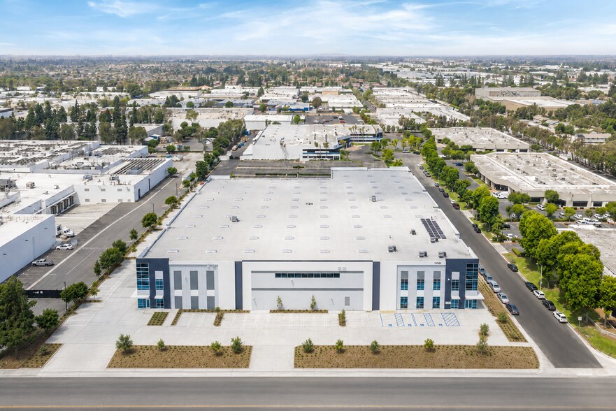 11311 Western Ave, Garden Grove, CA à vendre - Photo de l’immeuble – Image 1 sur 11