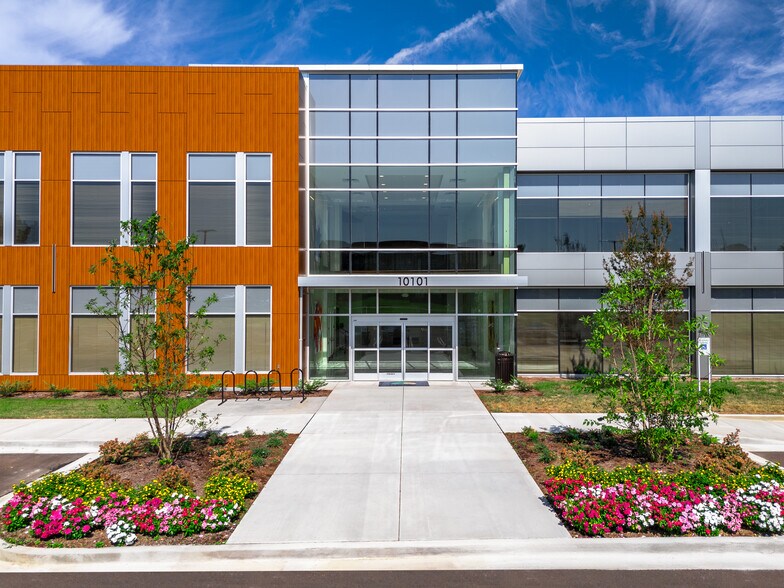 10101 Global Way, Knoxville, TN à louer - Photo de l’immeuble – Image 3 sur 11