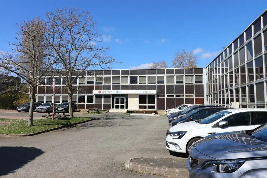 606 Rue Fourny, Buc à louer - Photo de l’immeuble – Image 3 sur 5