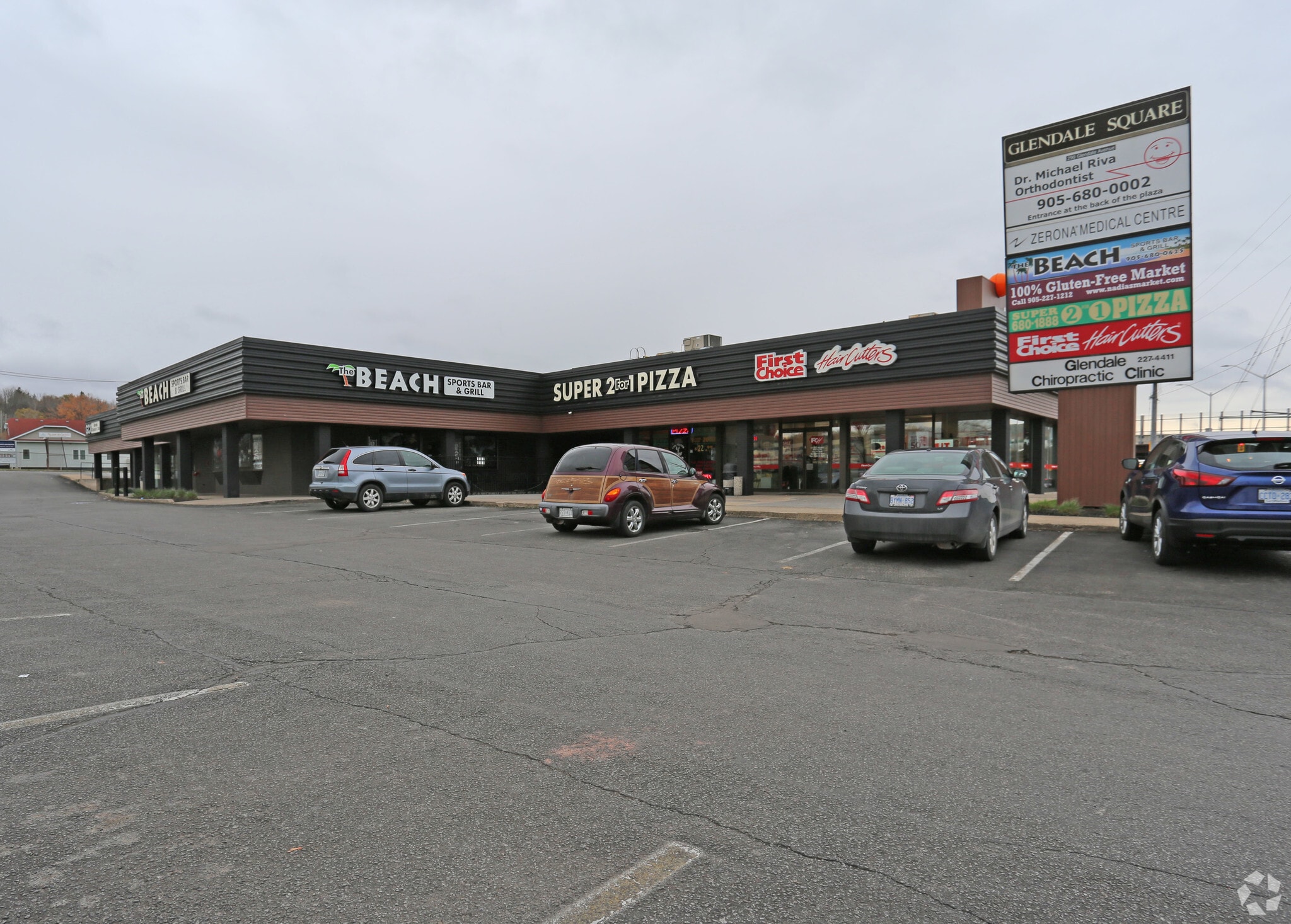 290 Glendale Ave, St Catharines, ON à louer Photo principale– Image 1 sur 9