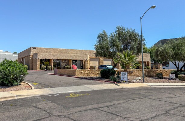 7302 E Helm Dr, Scottsdale, AZ à vendre Photo de l’immeuble– Image 1 sur 6