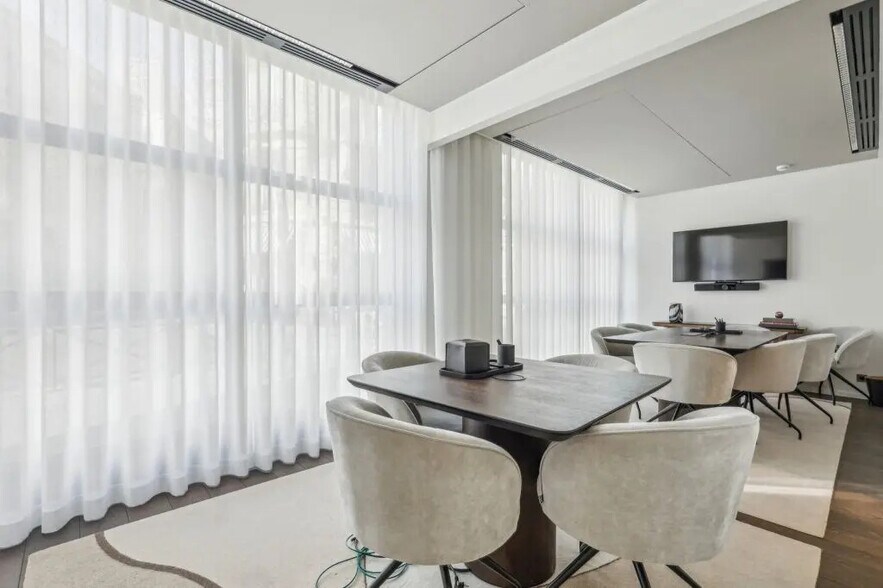 34-42 Avenue Raymond Poincaré, Paris à louer - Photo de l’immeuble – Image 2 sur 13