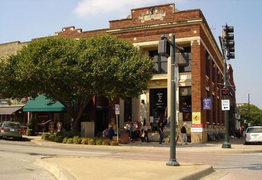 115 E Virginia St, McKinney, TX à louer - Photo de l’immeuble – Image 3 sur 13