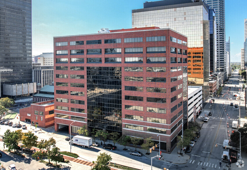 251 E Ohio St, Indianapolis, IN à louer - Photo de l’immeuble – Image 1 sur 3