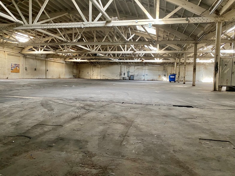 711 E 59th St, Los Angeles, CA à louer - Photo de l’immeuble – Image 3 sur 4