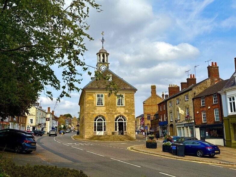 Market Pl, Brackley à louer - Photo de l’immeuble – Image 2 sur 8
