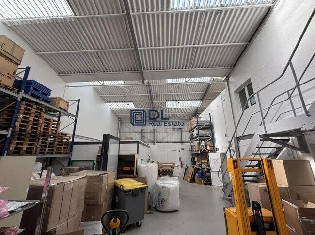 Plus de détails pour Industriel/Logistique à louer