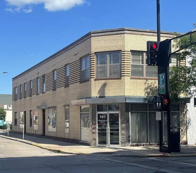 101 S Main St, Fond Du Lac, WI à vendre - Photo de l’immeuble – Image 3 sur 12