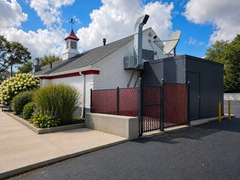 553 Hawkins Ave, Ronkonkoma, NY à vendre - Photo de l’immeuble – Image 3 sur 7