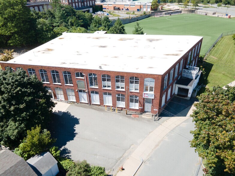 15 Shaw St, Fall River, MA à louer - Photo de l’immeuble – Image 2 sur 40