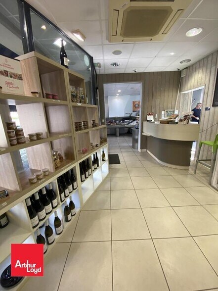 Local commercial dans Luisant à vendre - Photo de l’immeuble – Image 2 sur 8