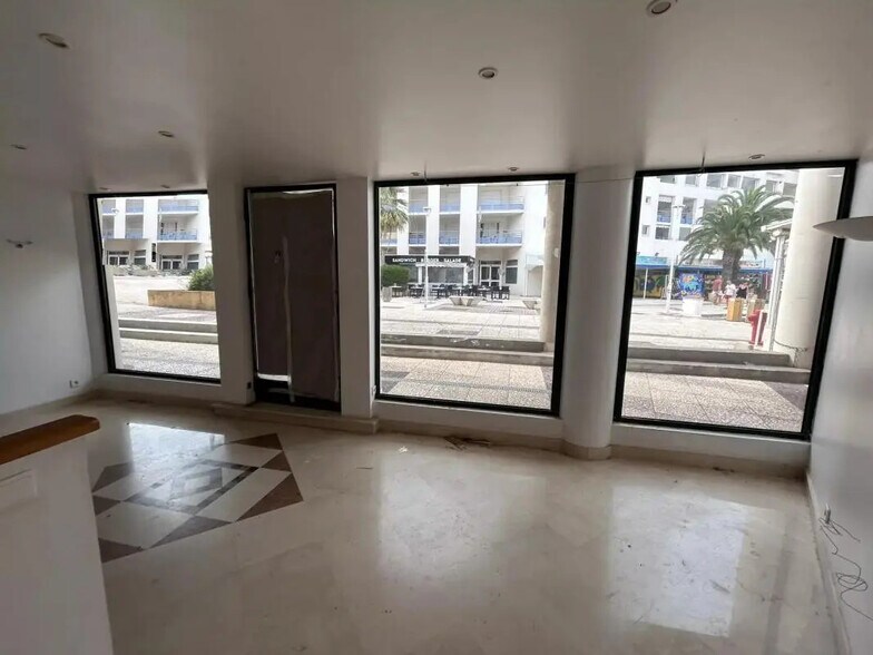36 Place D'Actium, Fréjus à louer - Photo de l’immeuble – Image 1 sur 12