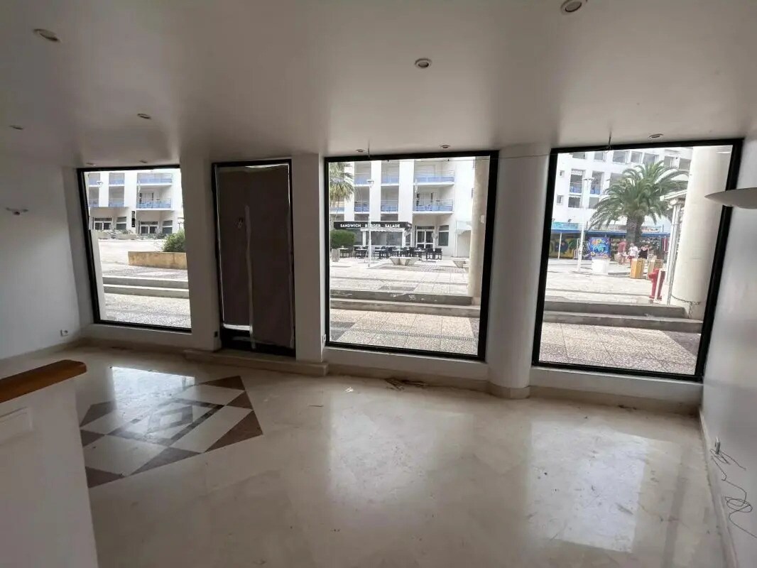 36 Place D'Actium, Fréjus à louer Photo de l’immeuble– Image 1 sur 13