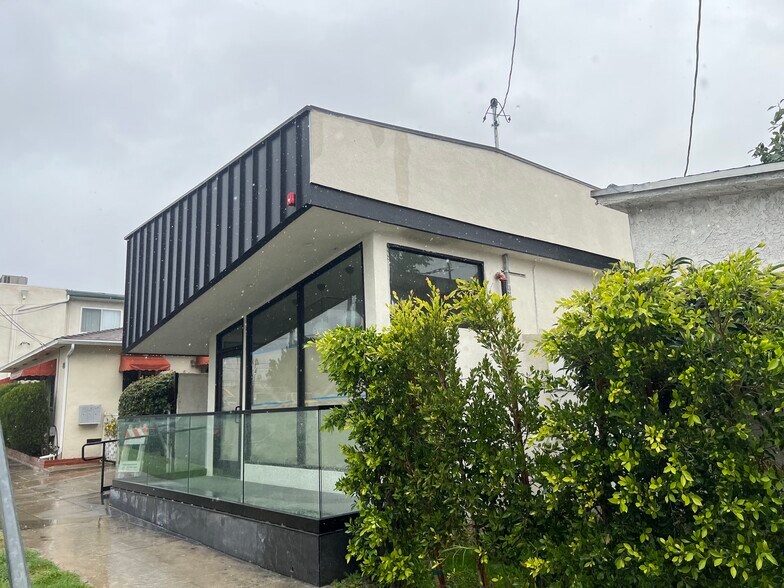814 N Kenilworth Ave, Glendale, CA à louer - Photo de l’immeuble – Image 1 sur 13