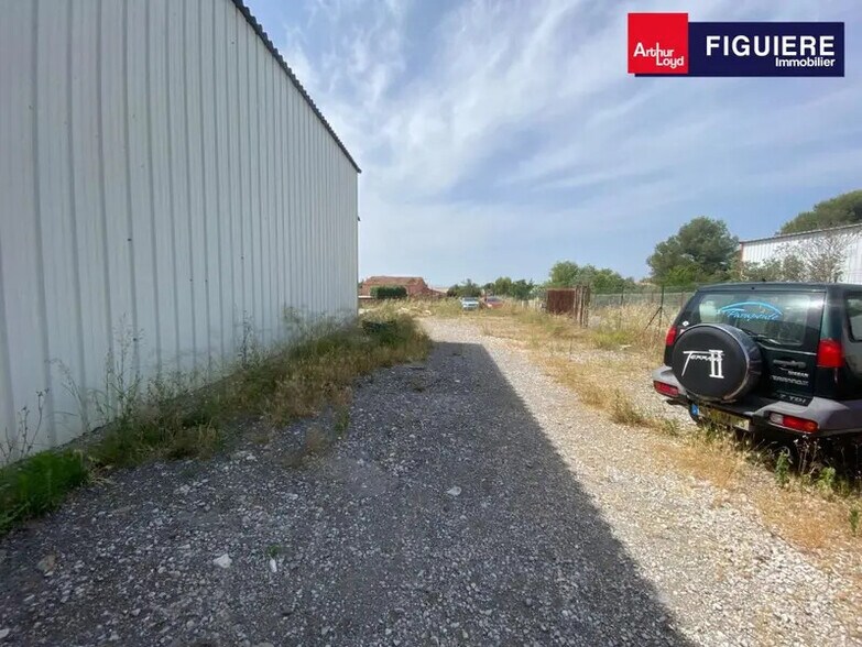 Local d’activités dans Lançon-Provence à louer - Photo de l’immeuble – Image 3 sur 10
