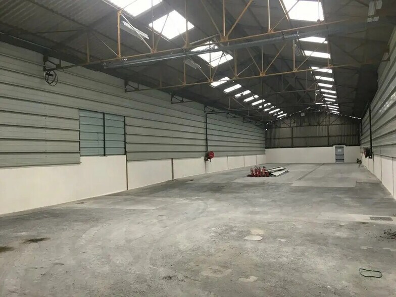 Industriel/Logistique dans SAINT-JEAN-D'ARDIERES à louer - Photo intérieure – Image 2 sur 5