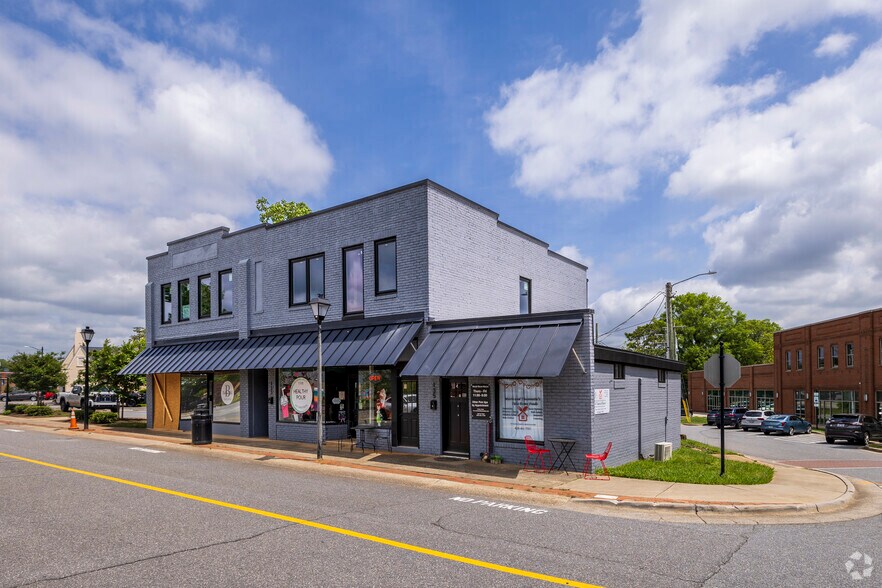 131 Conover Sta SE, Conover, NC à louer - Photo principale – Image 1 sur 1
