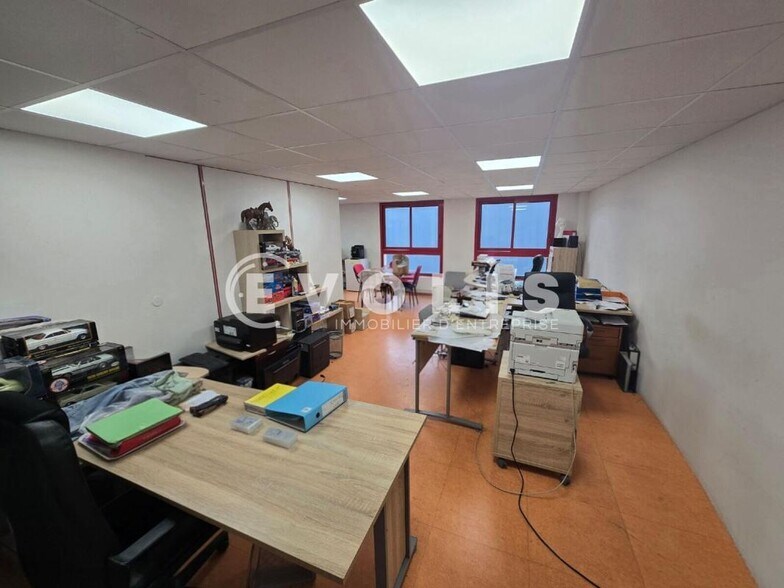 Bureau dans Étréchy à louer - Photo intérieure – Image 3 sur 9