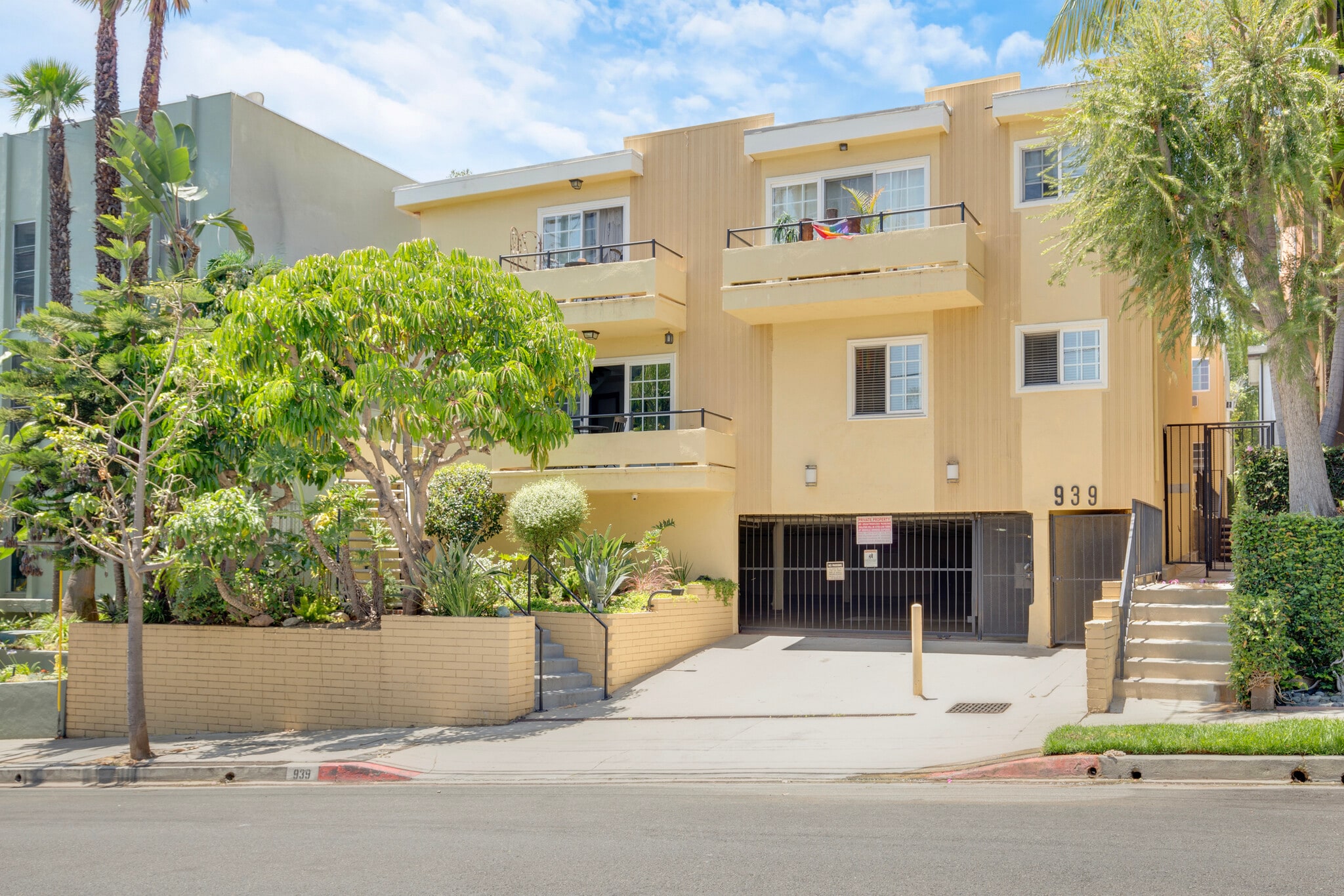 939 Larrabee St, West Hollywood, CA à vendre Photo principale– Image 1 sur 48